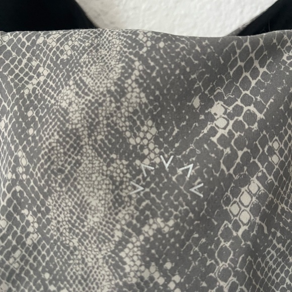 Varley greenwood viper snake print sports bra size small - Picture 4 of 5